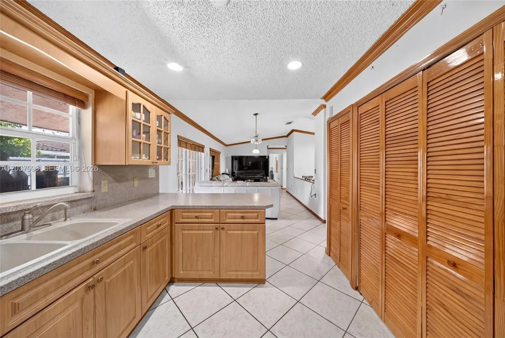 955 NW 128th Ct Miami, FL 33182