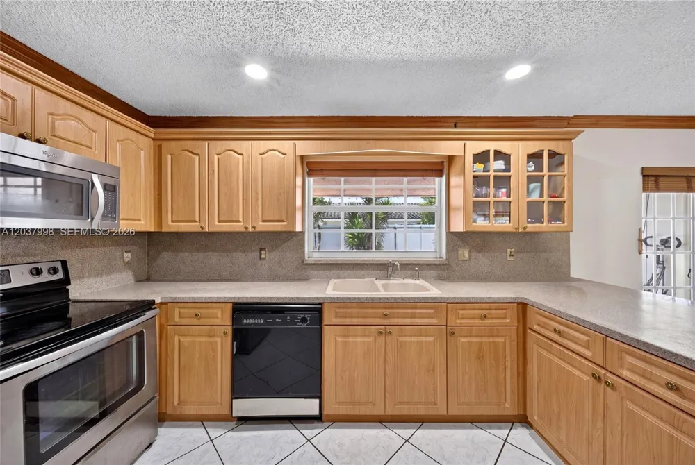 955 NW 128th Ct Miami, FL 33182