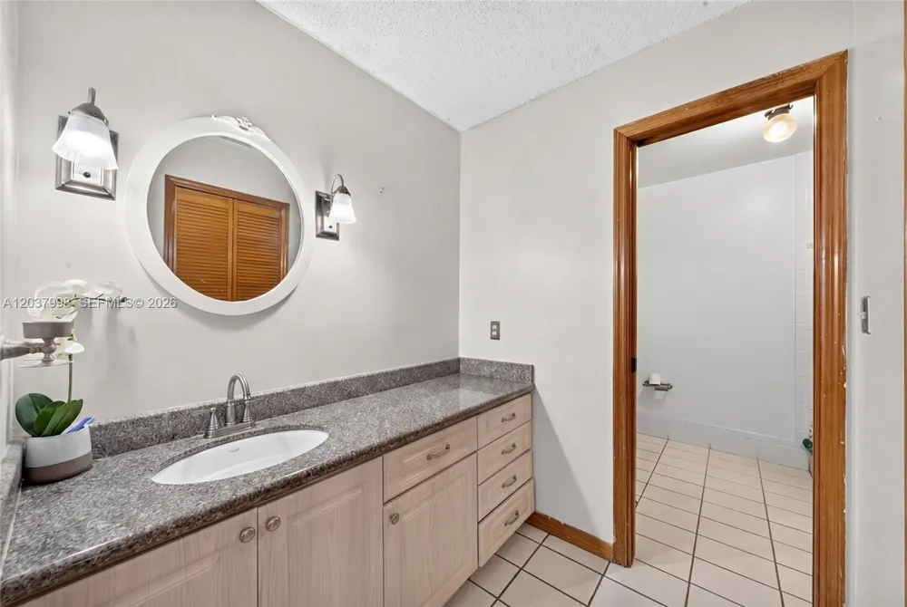 955 NW 128th Ct Miami, FL 33182