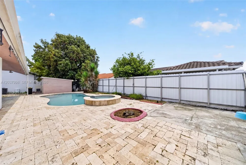 955 NW 128th Ct Miami, FL 33182
