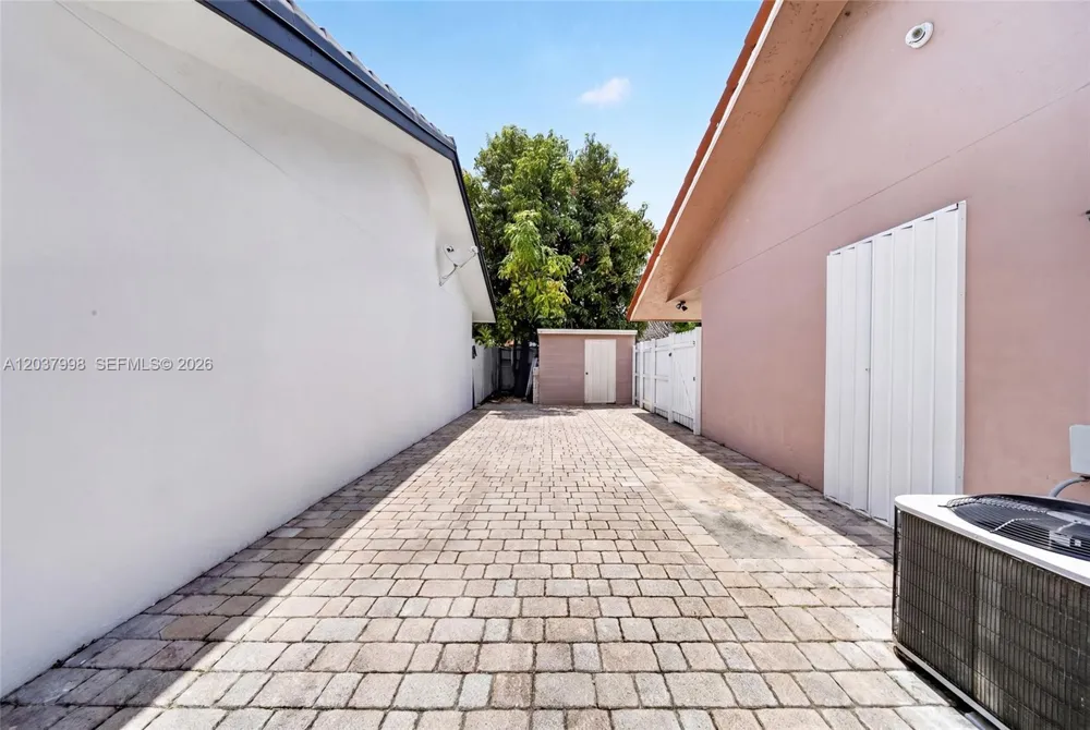 955 NW 128th Ct Miami, FL 33182