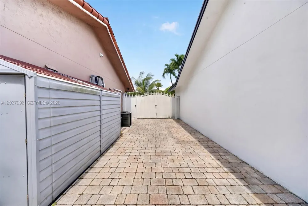 955 NW 128th Ct Miami, FL 33182