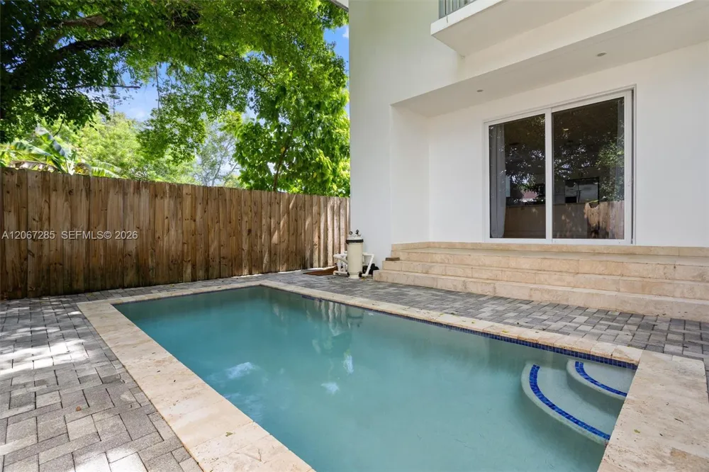 2784 SW 34th Ave Miami, FL 33133