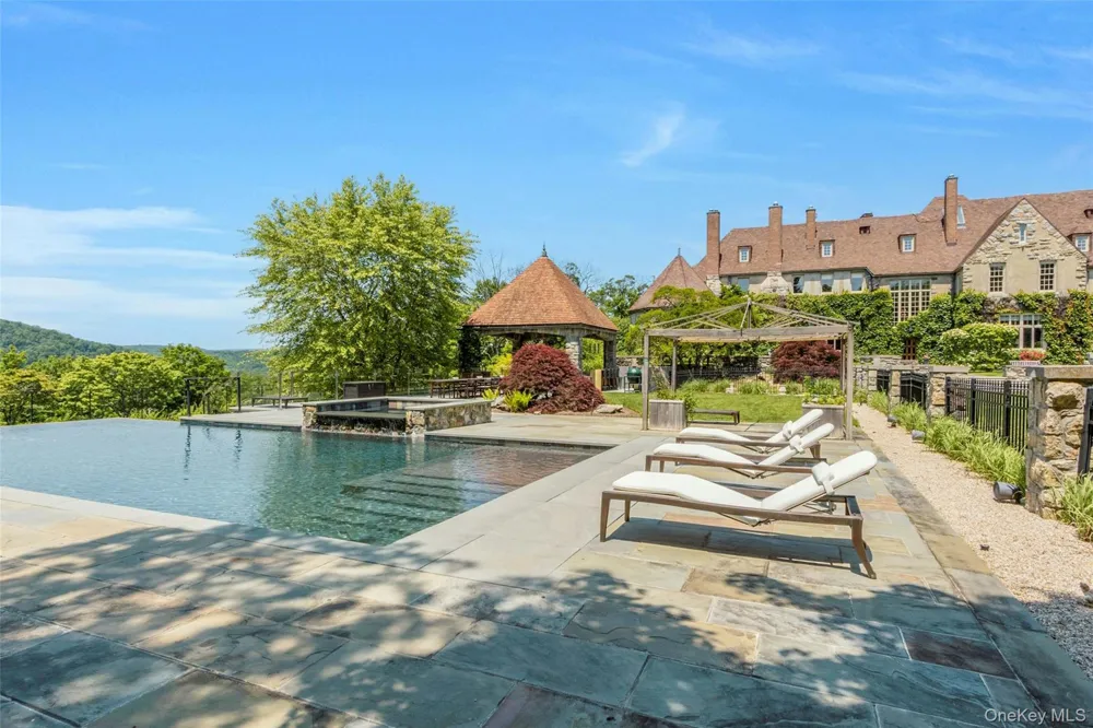 120 Ridge Road Tuxedo Park, NY 10987
