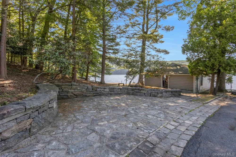 120 Ridge Road Tuxedo Park, NY 10987