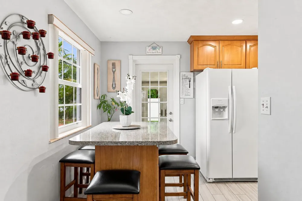 3239 DOLAN ROAD Palm Springs, FL 33406
