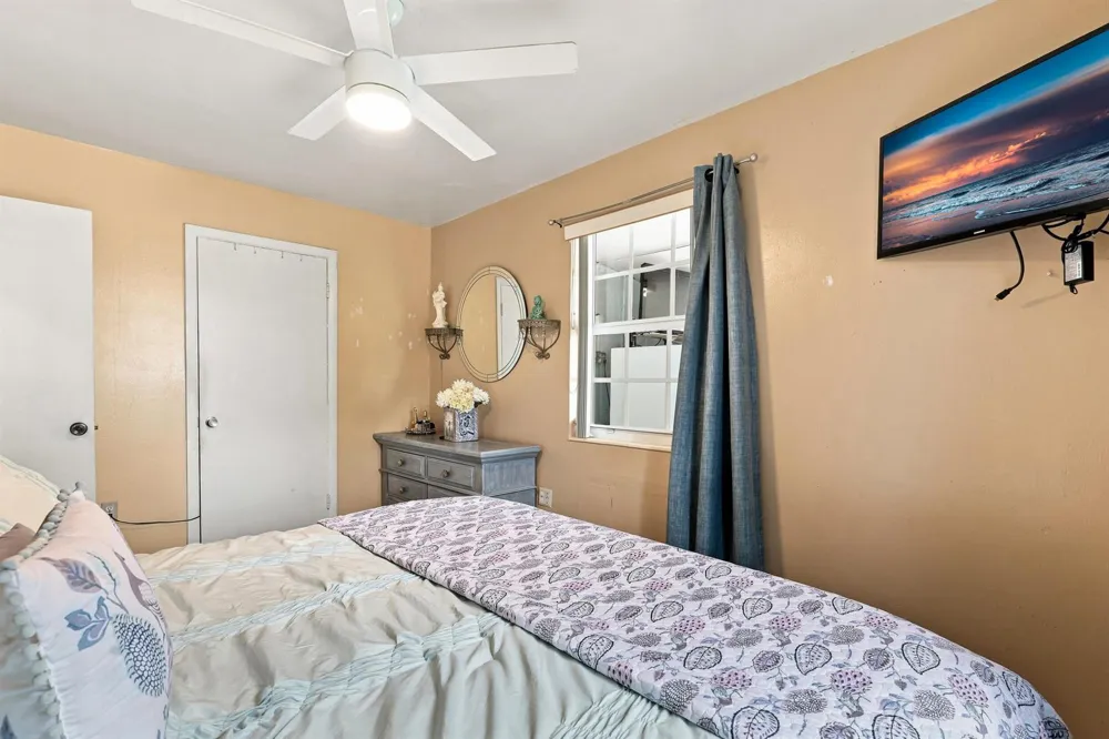 3239 DOLAN ROAD Palm Springs, FL 33406