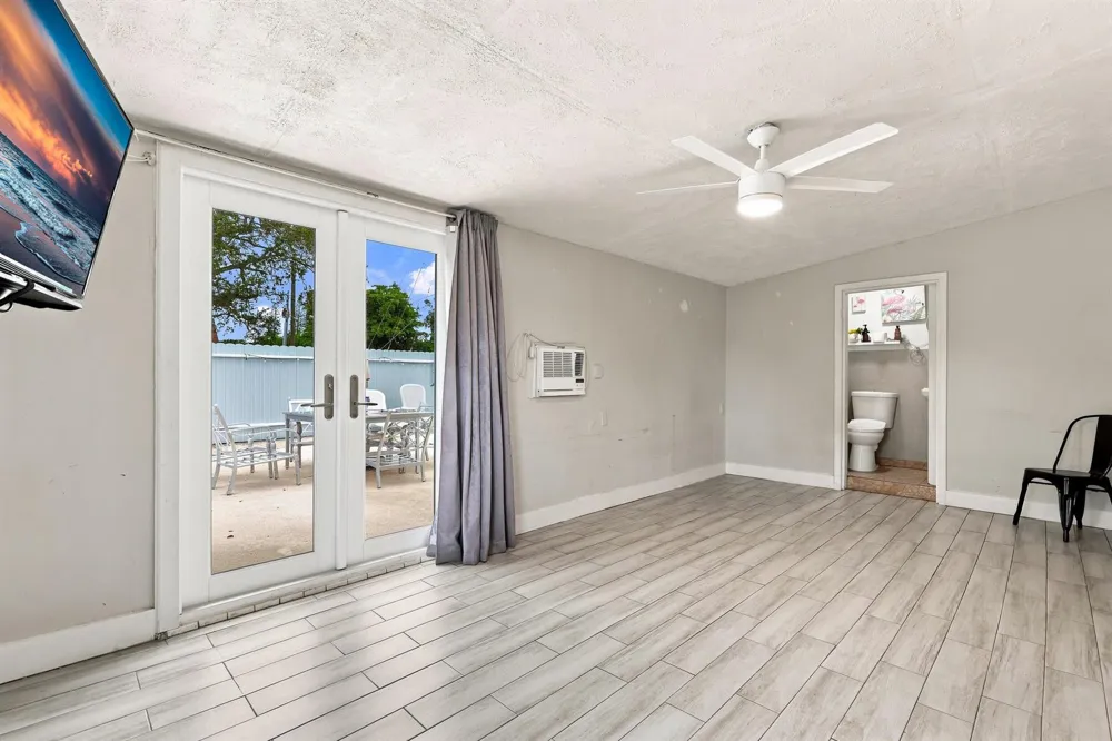 3239 DOLAN ROAD Palm Springs, FL 33406