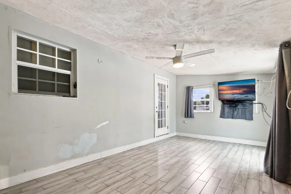 3239 DOLAN ROAD Palm Springs, FL 33406
