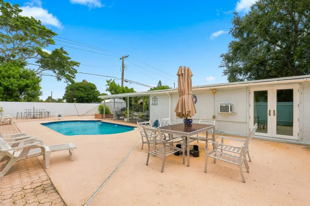 3239 DOLAN ROAD Palm Springs, FL 33406