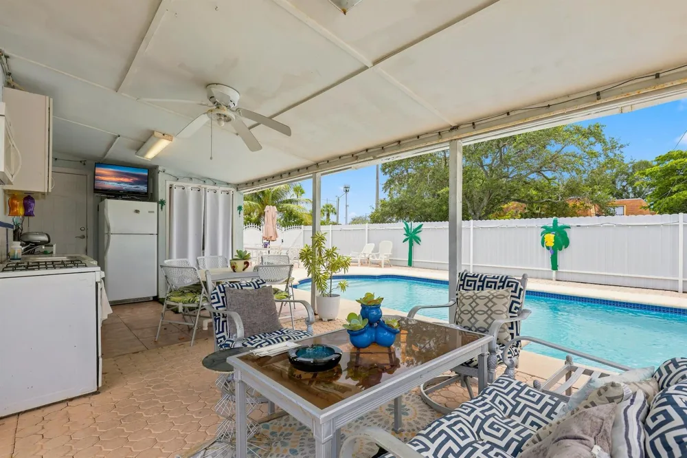 3239 DOLAN ROAD Palm Springs, FL 33406