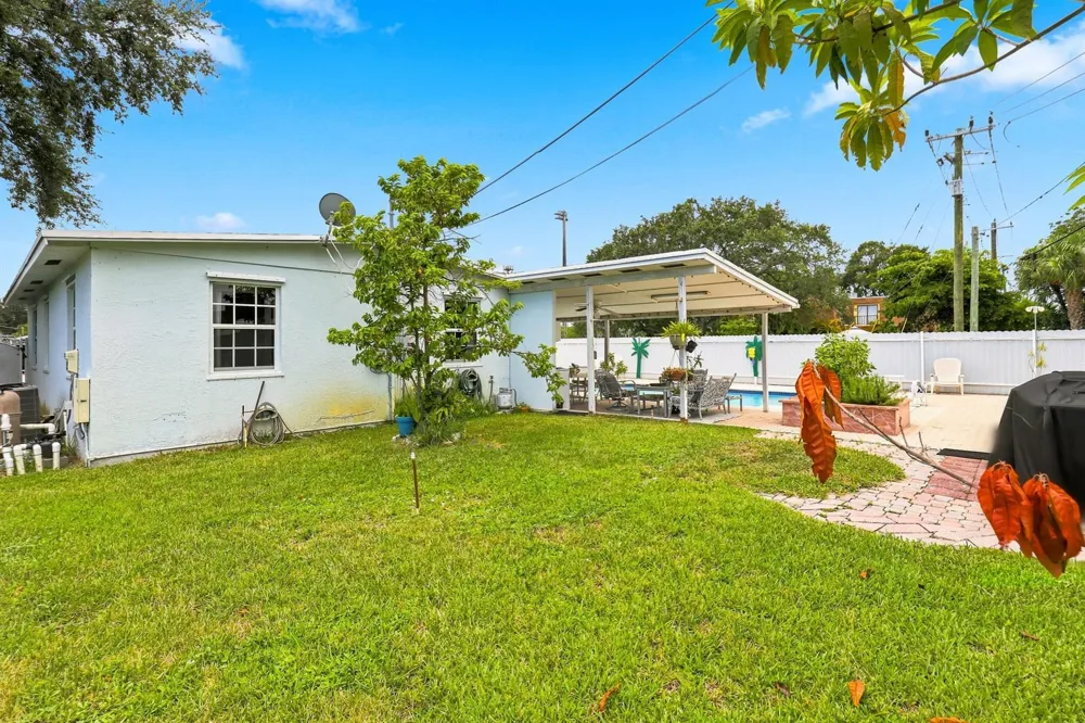 3239 DOLAN ROAD Palm Springs, FL 33406