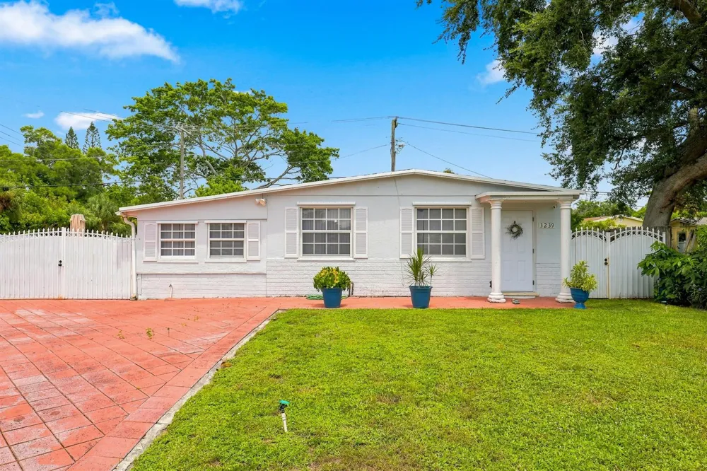 3239 DOLAN ROAD Palm Springs, FL 33406