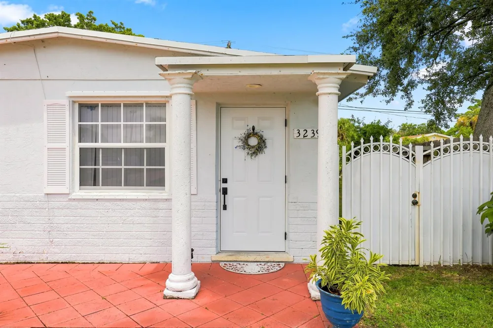 3239 DOLAN ROAD Palm Springs, FL 33406
