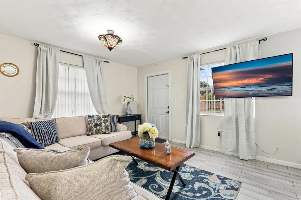 3239 DOLAN ROAD Palm Springs, FL 33406