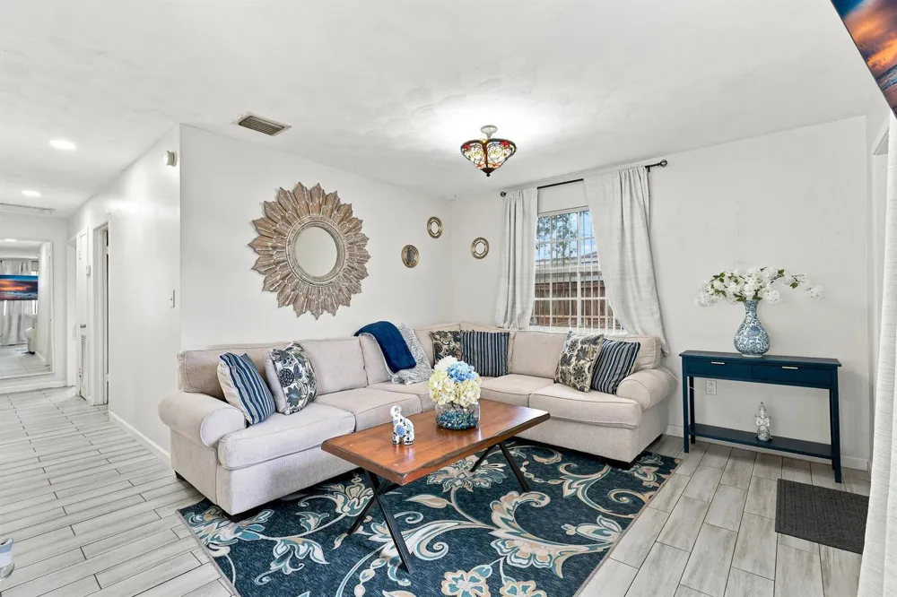 3239 DOLAN ROAD Palm Springs, FL 33406