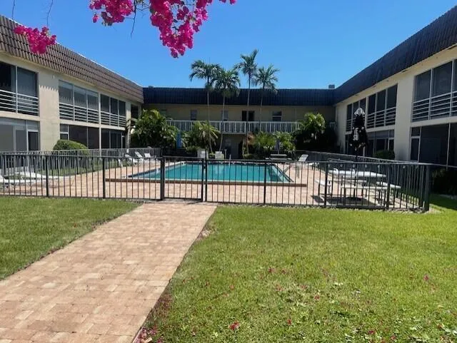 342 Southwind Drive #223 North Palm Beach, FL 33408
