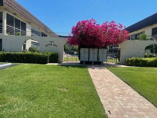 342 Southwind Drive #223 North Palm Beach, FL 33408