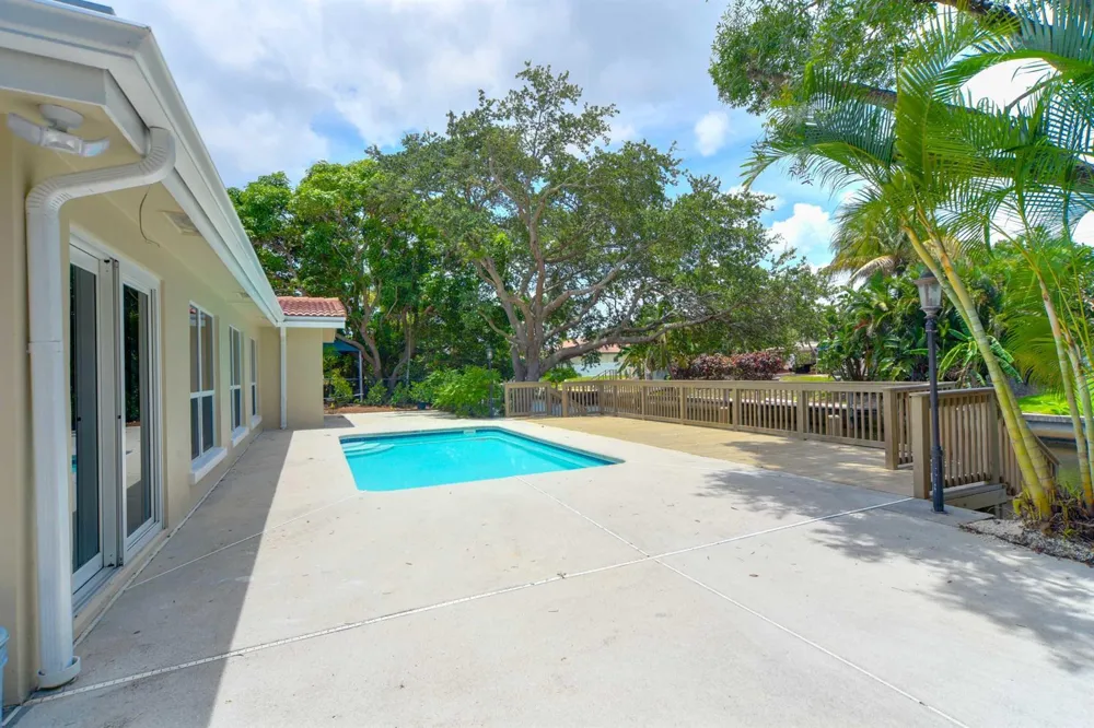 709 W Royal Palm Road Boca Raton, FL 33486