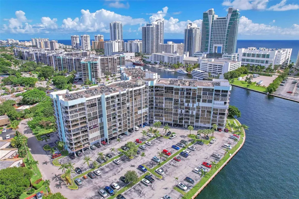 200 Leslie Dr #818 Hallandale Beach, FL 33009