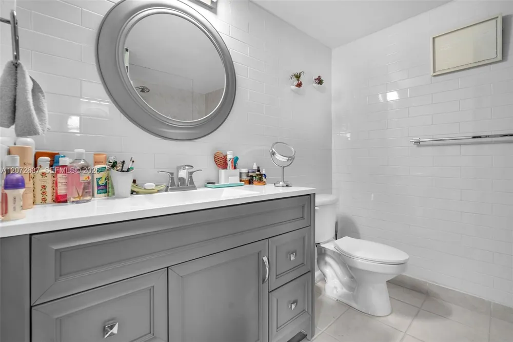 200 Leslie Dr #818 Hallandale Beach, FL 33009