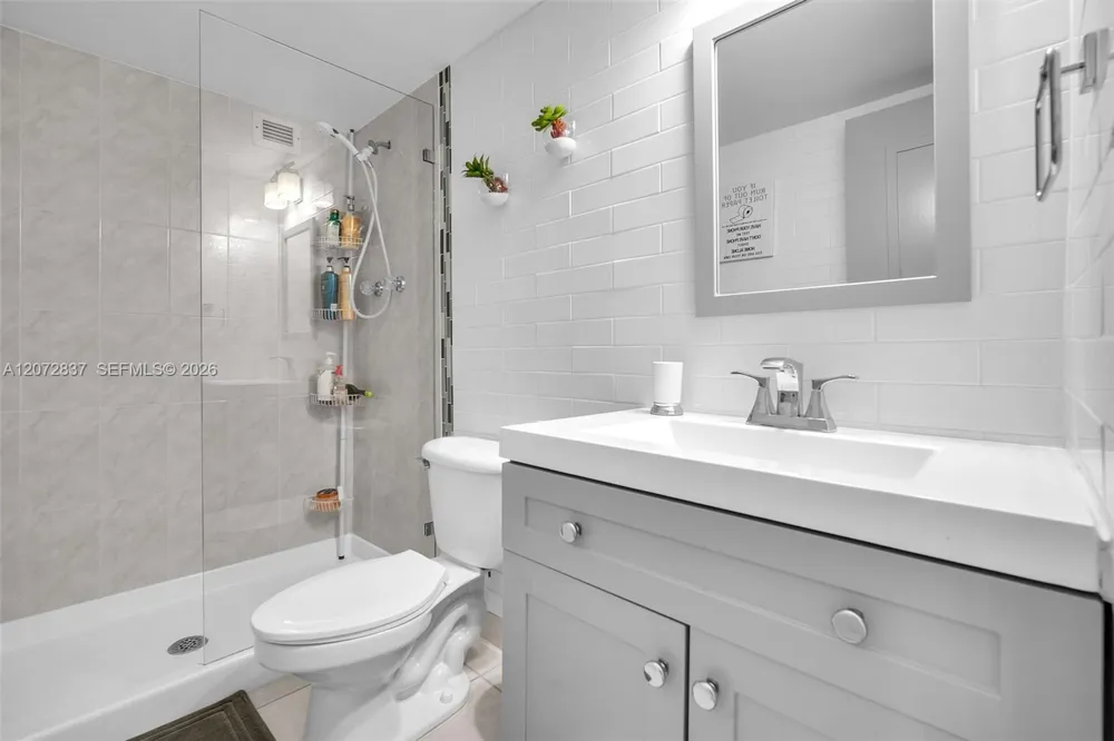 200 Leslie Dr #818 Hallandale Beach, FL 33009