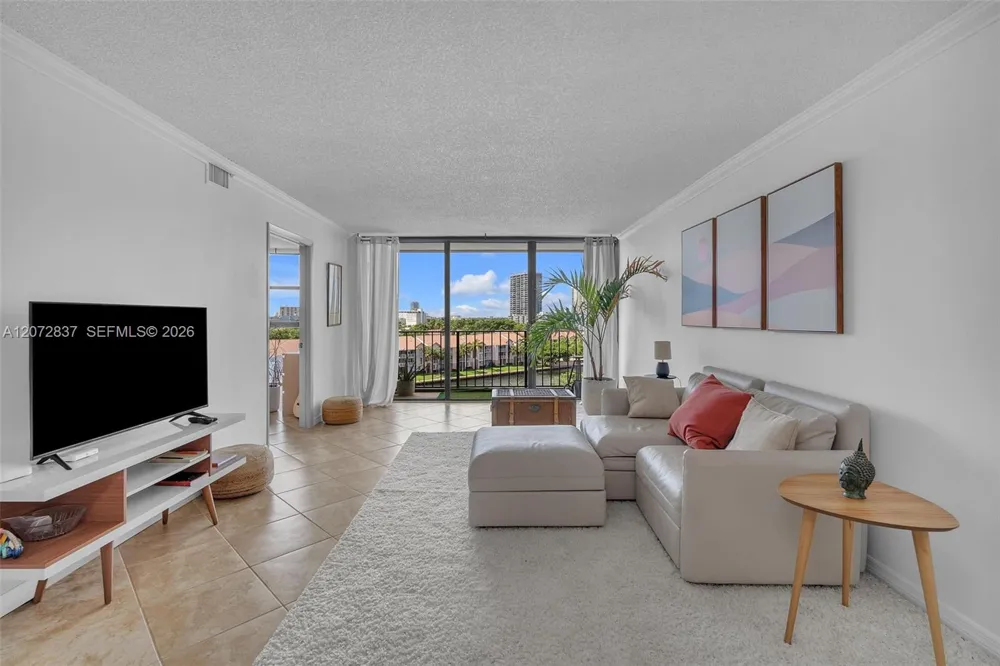 200 Leslie Dr #818 Hallandale Beach, FL 33009