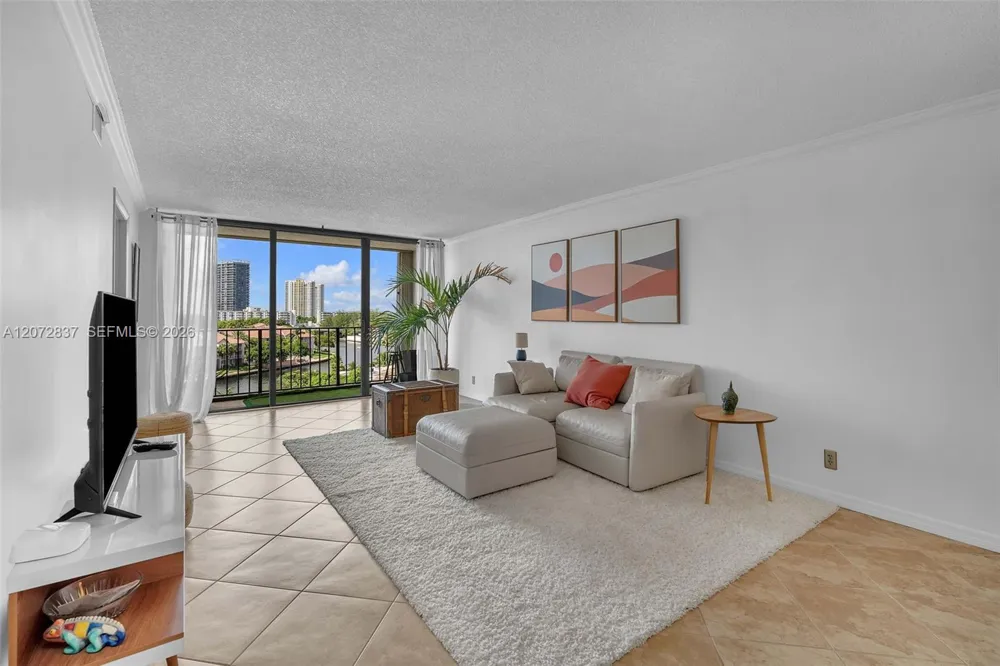 200 Leslie Dr #818 Hallandale Beach, FL 33009