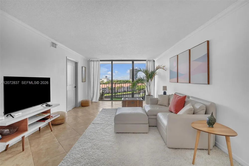 200 Leslie Dr #818 Hallandale Beach, FL 33009