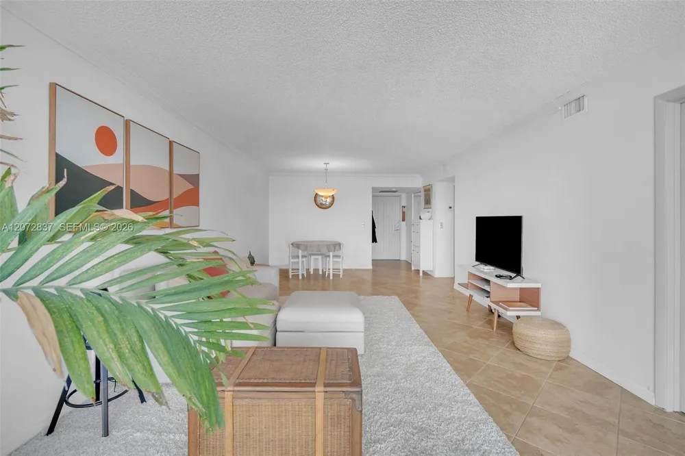 200 Leslie Dr #818 Hallandale Beach, FL 33009