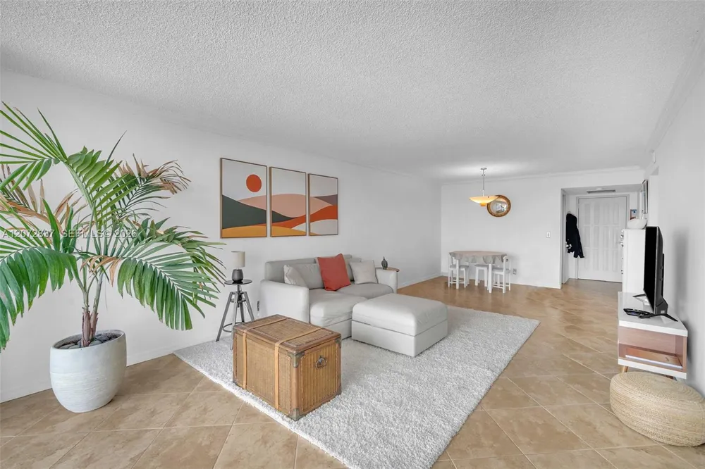 200 Leslie Dr #818 Hallandale Beach, FL 33009