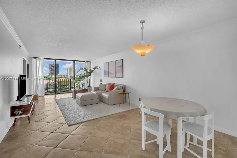 200 Leslie Dr #818 Hallandale Beach, FL 33009