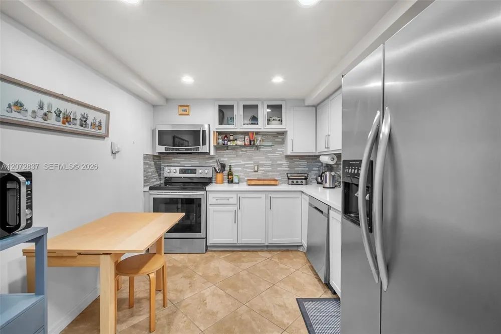 200 Leslie Dr #818 Hallandale Beach, FL 33009