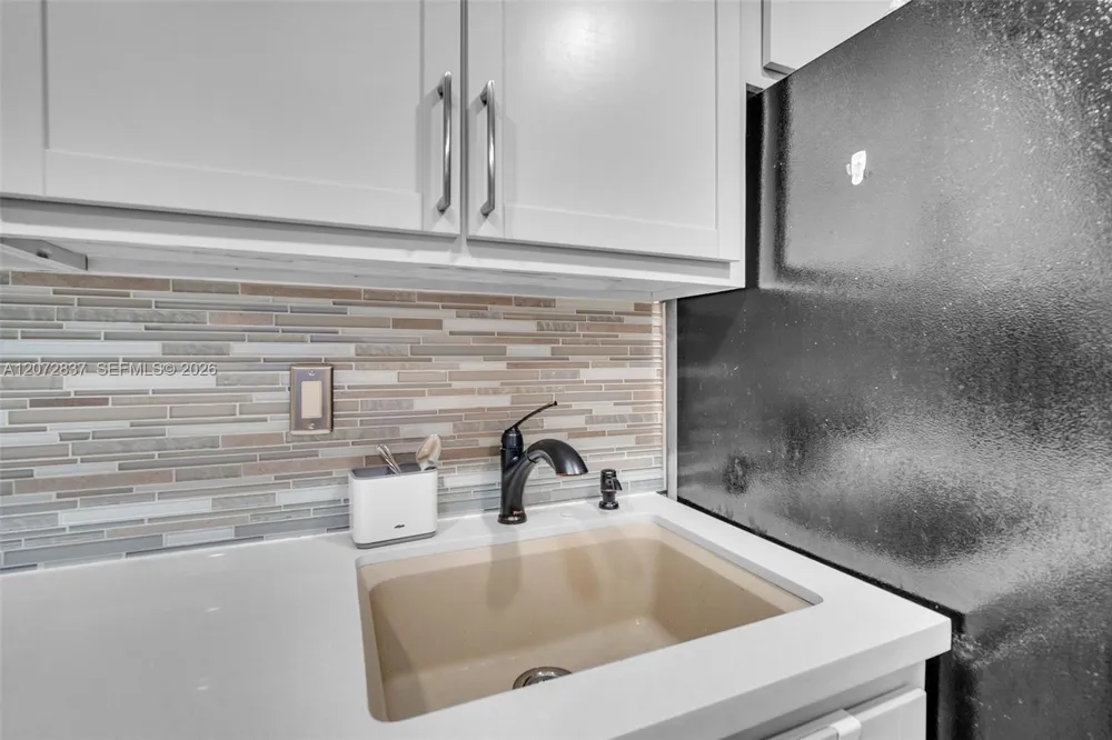 200 Leslie Dr #818 Hallandale Beach, FL 33009