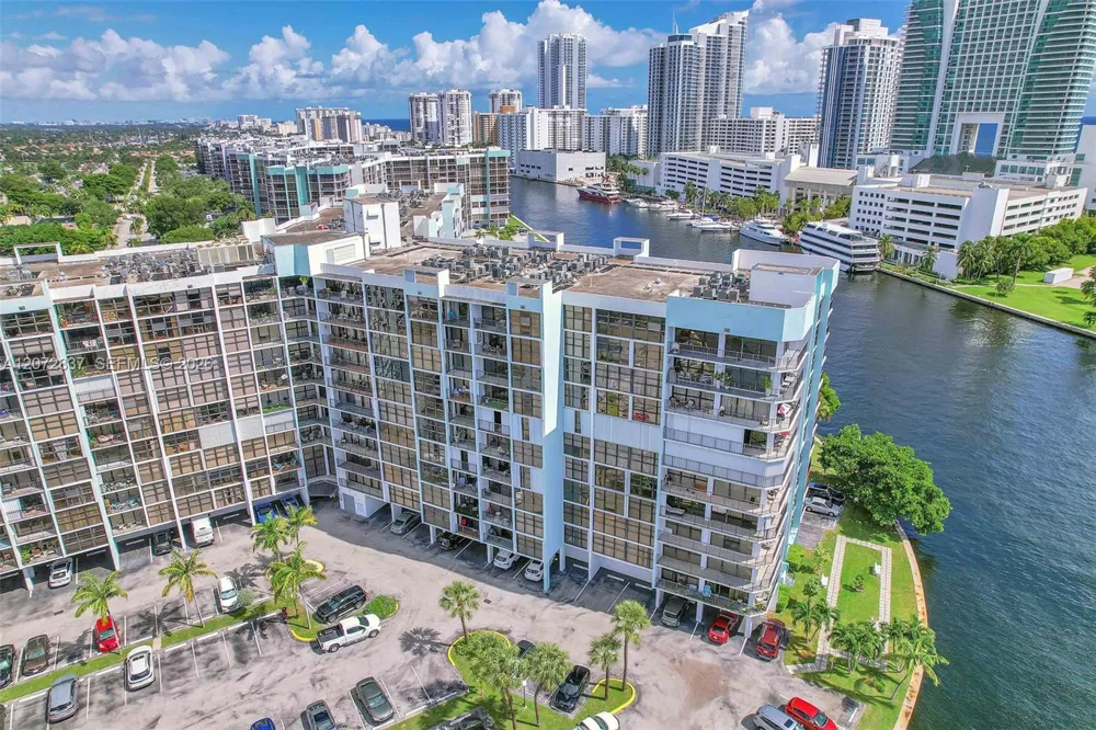 200 Leslie Dr #818 Hallandale Beach, FL 33009