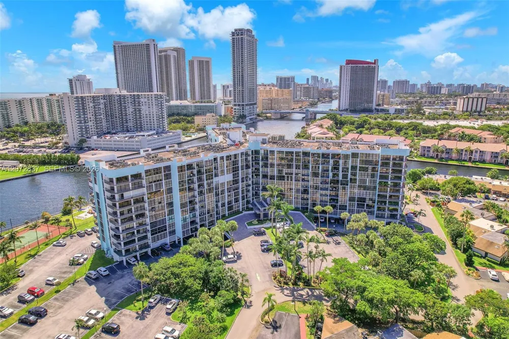 200 Leslie Dr #818 Hallandale Beach, FL 33009