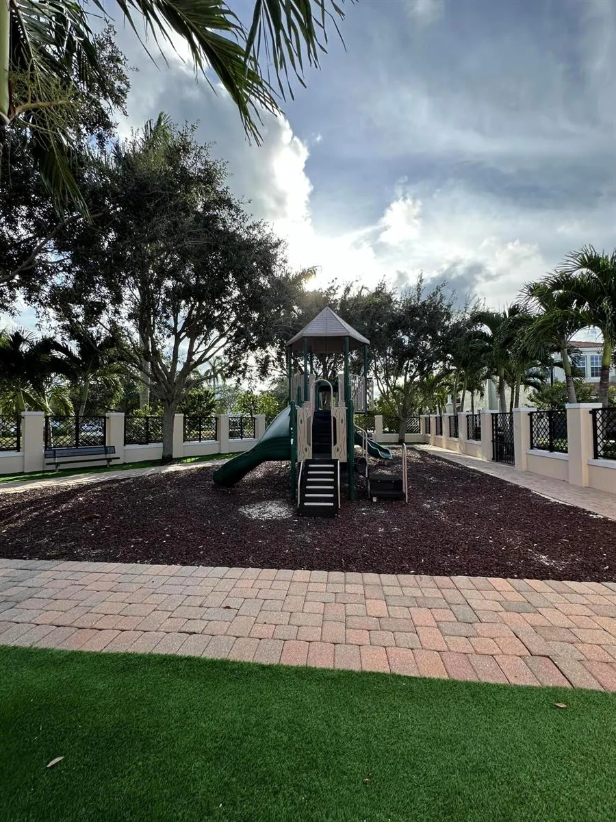 819 NW 82nd Place #819 Boca Raton, FL 33487