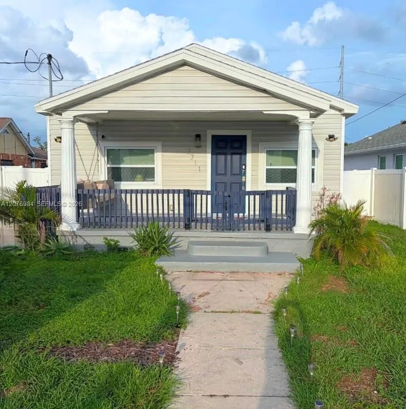 2711 33 Street Tampa, FL 33605