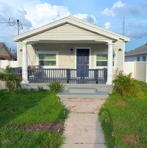 2711 33 Street