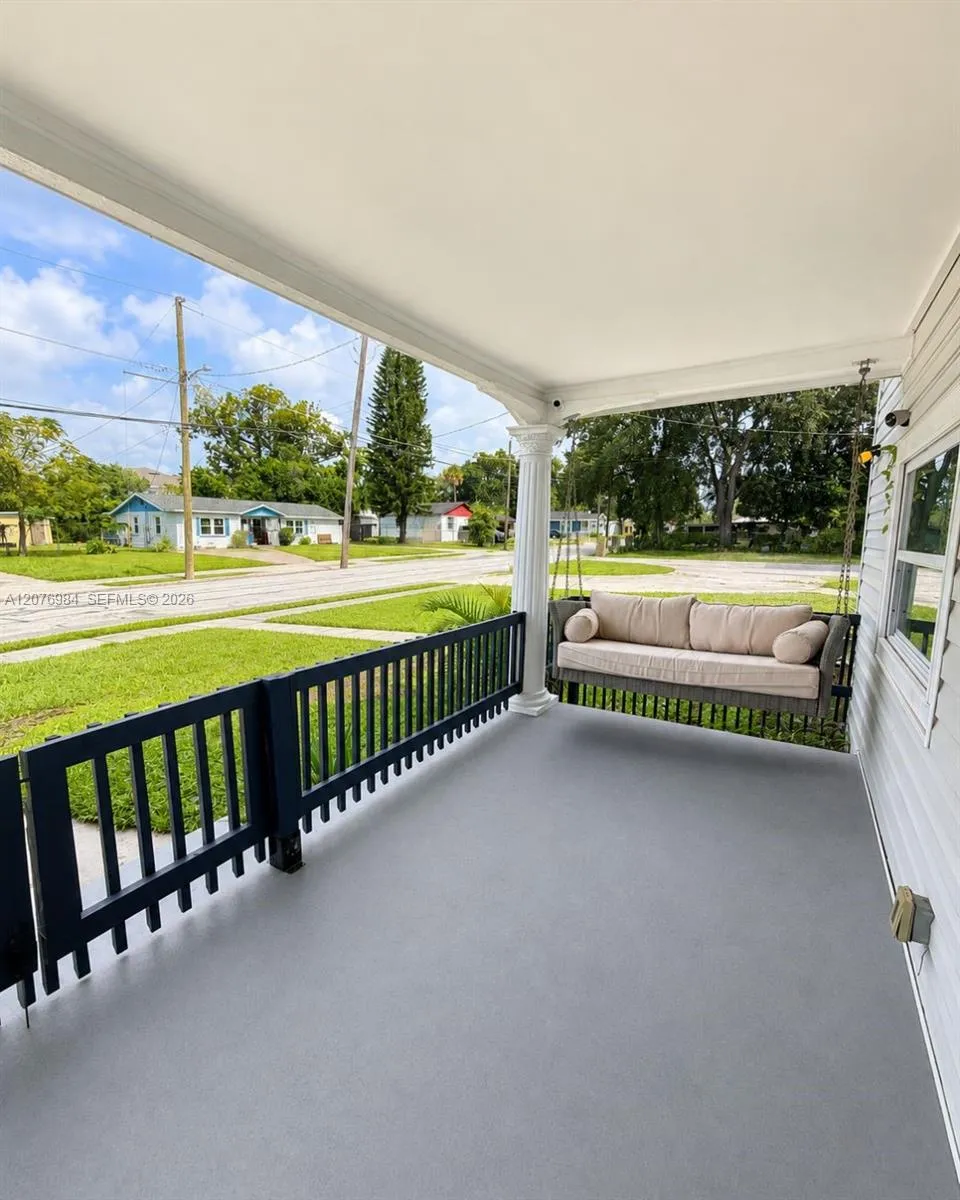 2711 33 Street Tampa, FL 33605