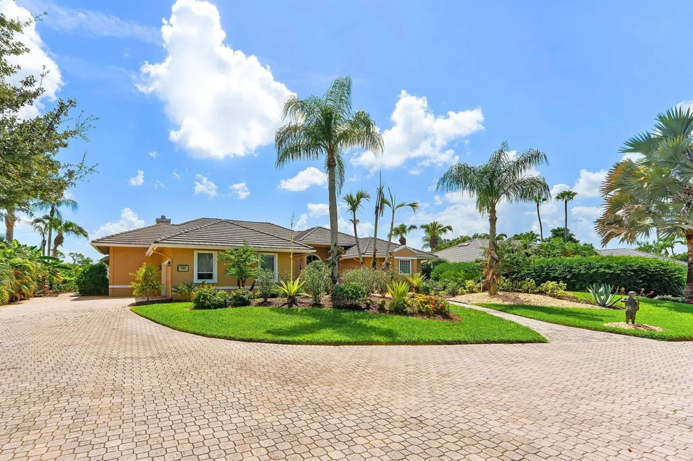 4084 SW GLENEAGLE CIRCLE Palm City, FL 34990