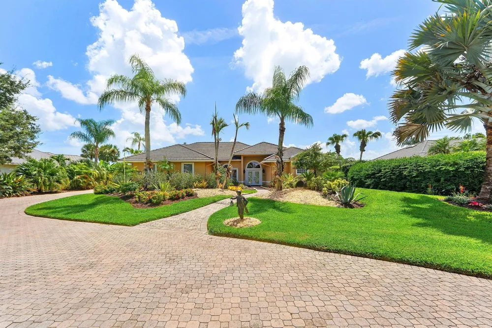 4084 SW GLENEAGLE CIRCLE Palm City, FL 34990