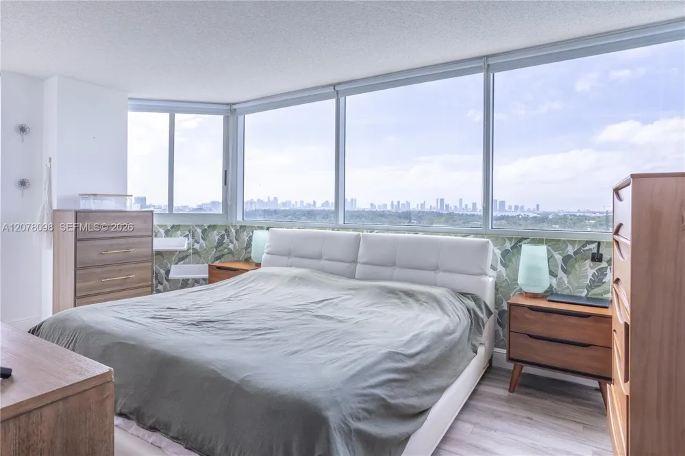3411 Indian Creek Dr #1204 Miami Beach, FL 33140