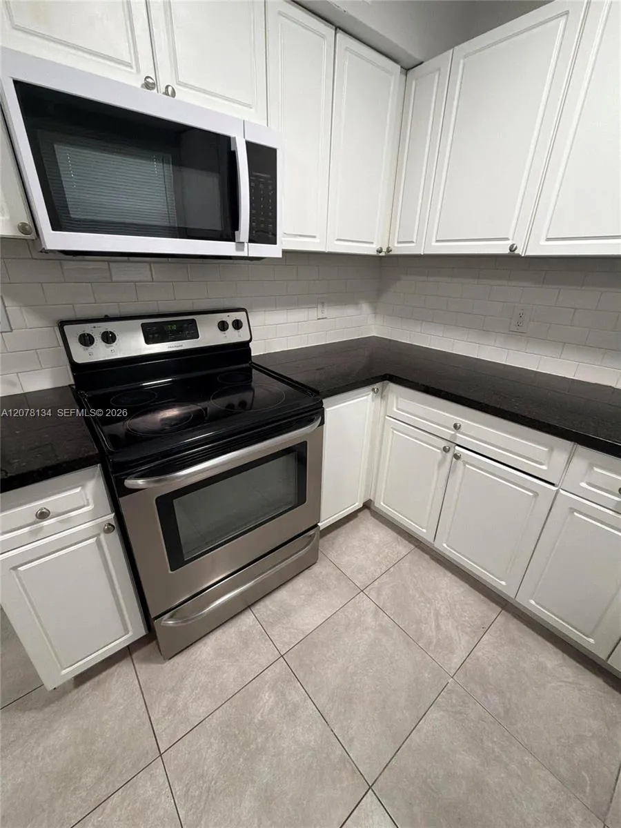942 NW 11th Ct Fort Lauderdale, FL 33311