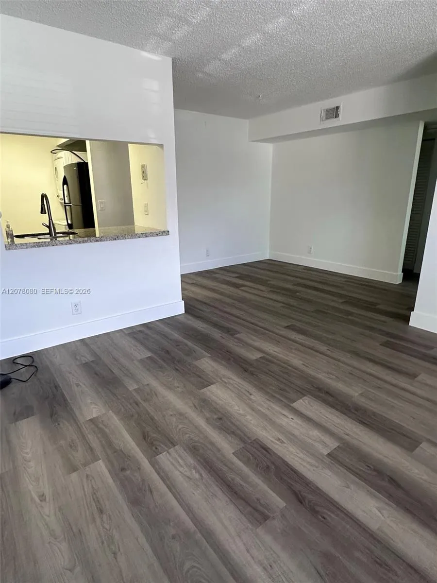 10049 Winding Lake Rd #103 Sunrise, FL 33351