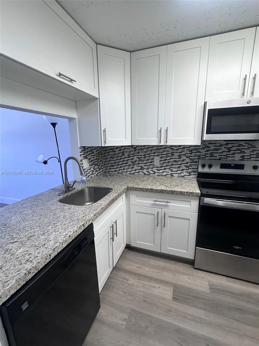 10049 Winding Lake Rd #103 Sunrise, FL 33351