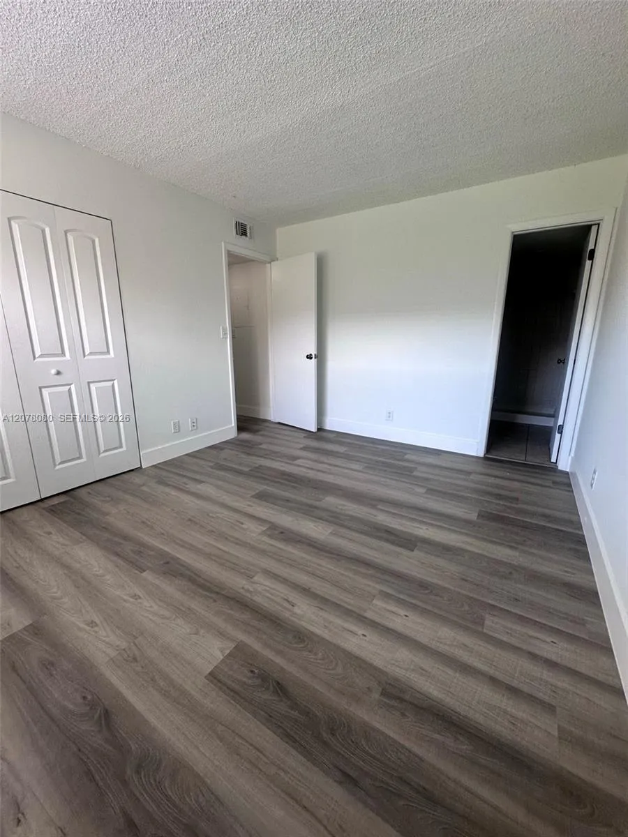 10049 Winding Lake Rd #103 Sunrise, FL 33351