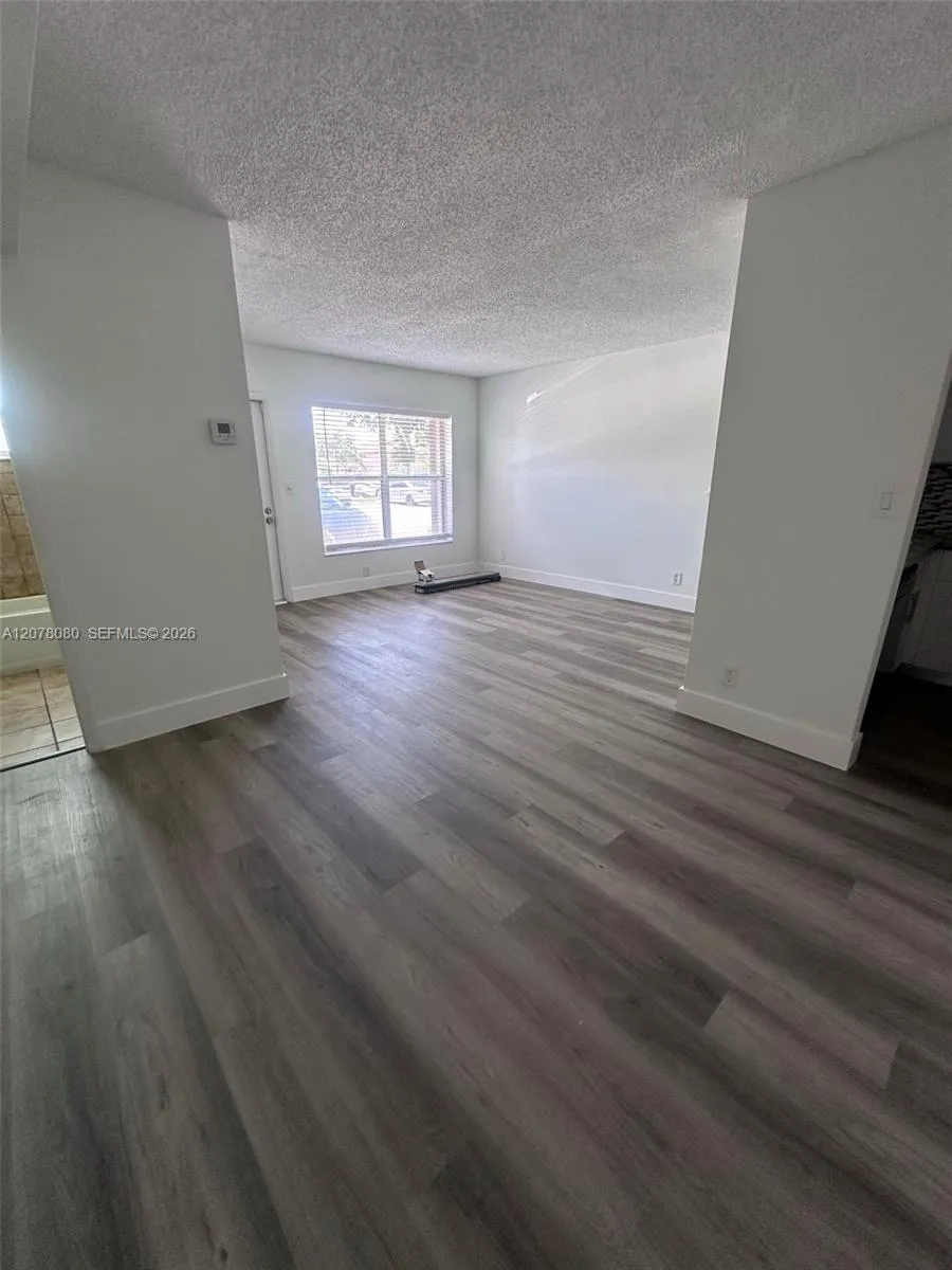 10049 Winding Lake Rd #103 Sunrise, FL 33351
