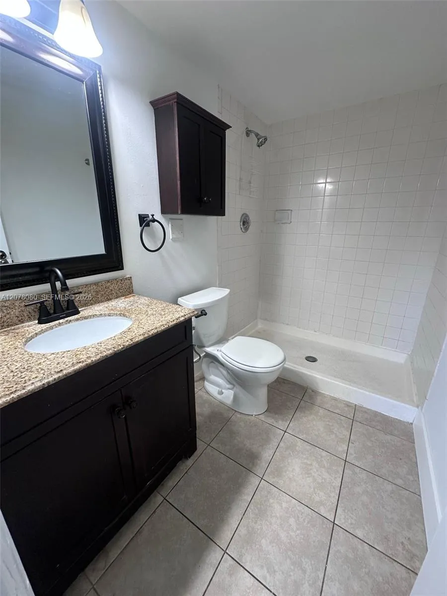 10049 Winding Lake Rd #103 Sunrise, FL 33351