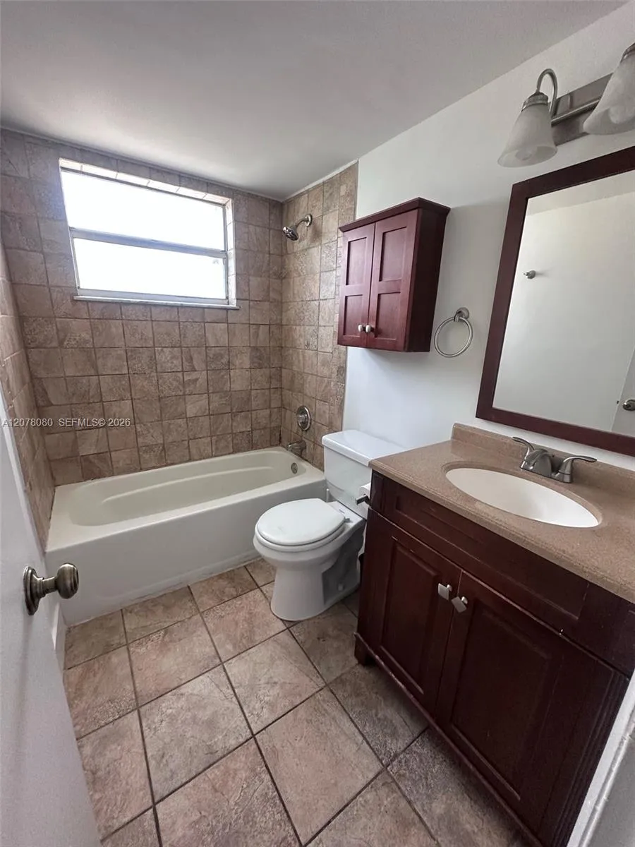10049 Winding Lake Rd #103 Sunrise, FL 33351
